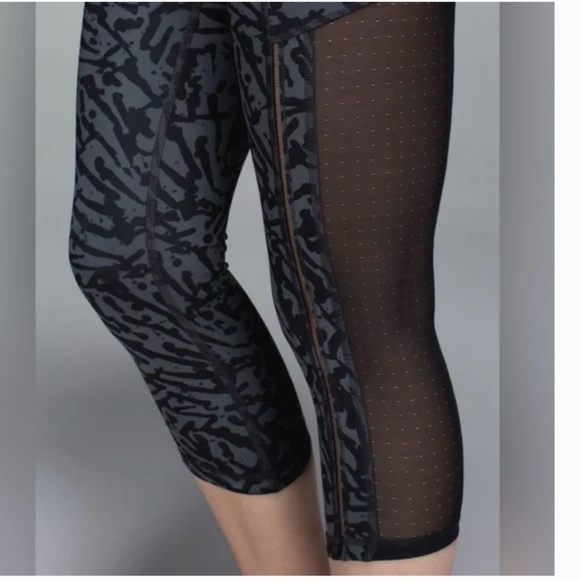 🔥 Lululemon Mesh Panel Cropped Leggings Full-On Luxtreme- 21.5” Inseam- Size 2 - Picture 2 of 9